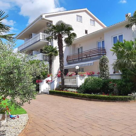 Guest House Katarina Malinska Exterior foto