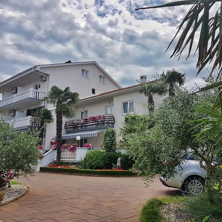 Guest House Katarina Malinska Exterior foto