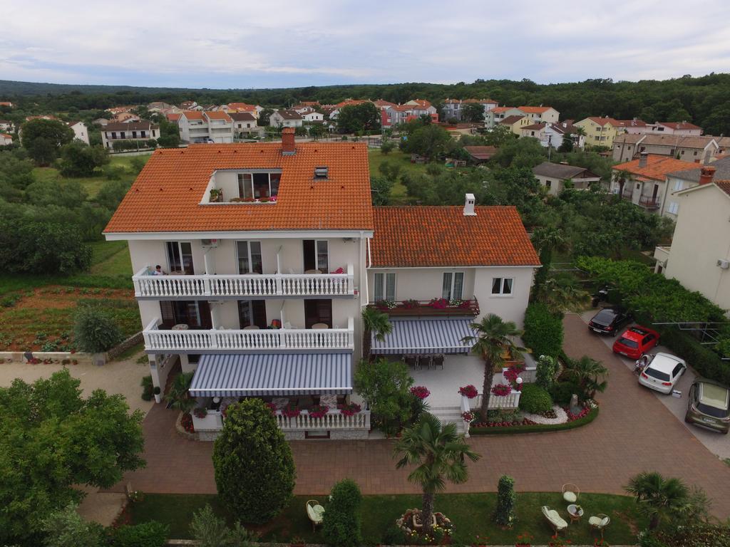 Guest House Katarina Malinska Exterior foto